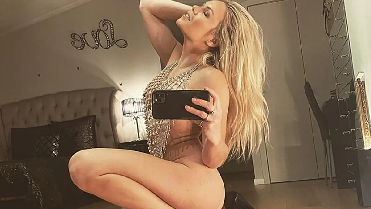 Oma mit 30: Diese Influencerin ist die heißeste Großmutter auf TikTok