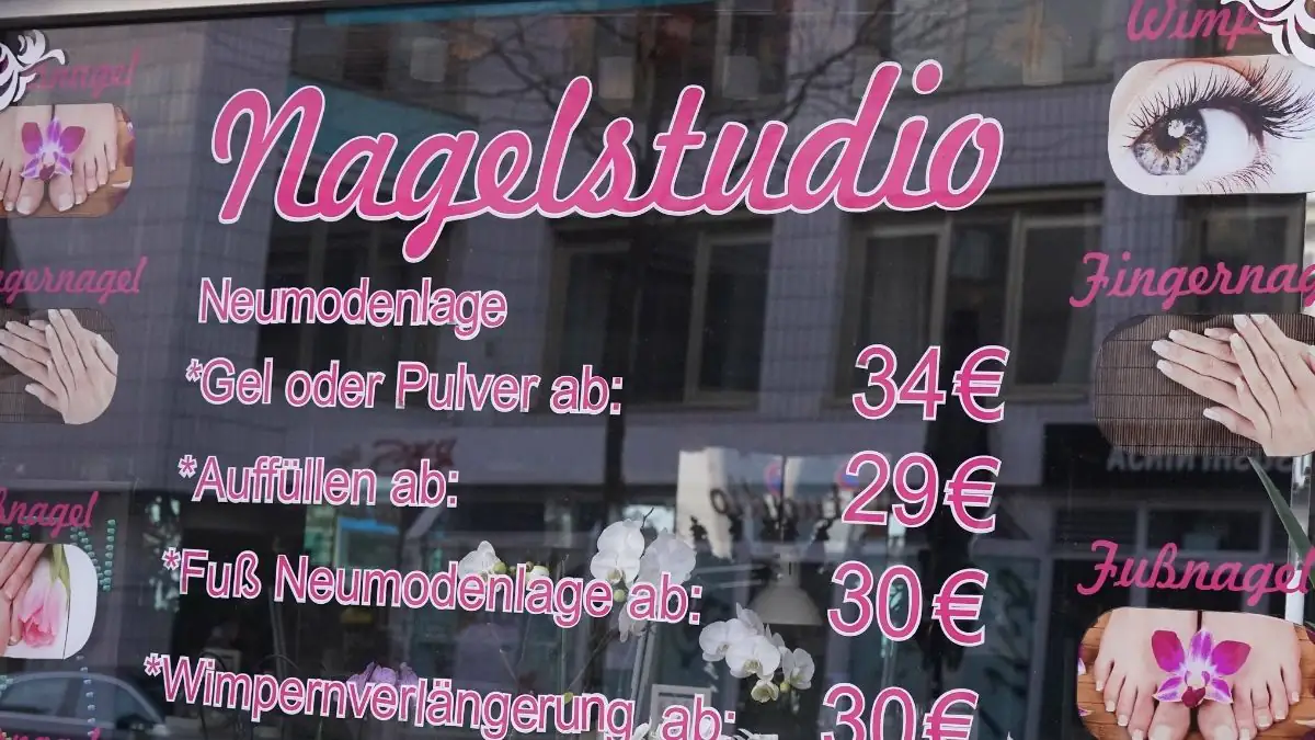 Sex oder Nageldesign? Behörden entdecken verrücktes Geheimnis hinter Männer-Nagelstudio