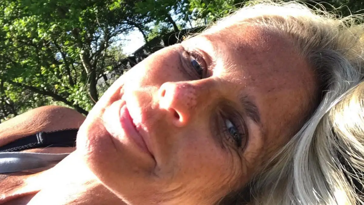 Nackt vor der Familie: TV-Moderatorin erteilt ihren Kindern eine Lektion