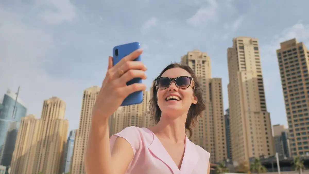 Influencer lassen sich bezahlen, damit man sie mit Fäkalien beschmieren kann