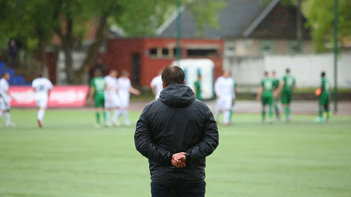 Fußball-Trainer soll eigenen Spieler 50 Mal vergewaltigt haben