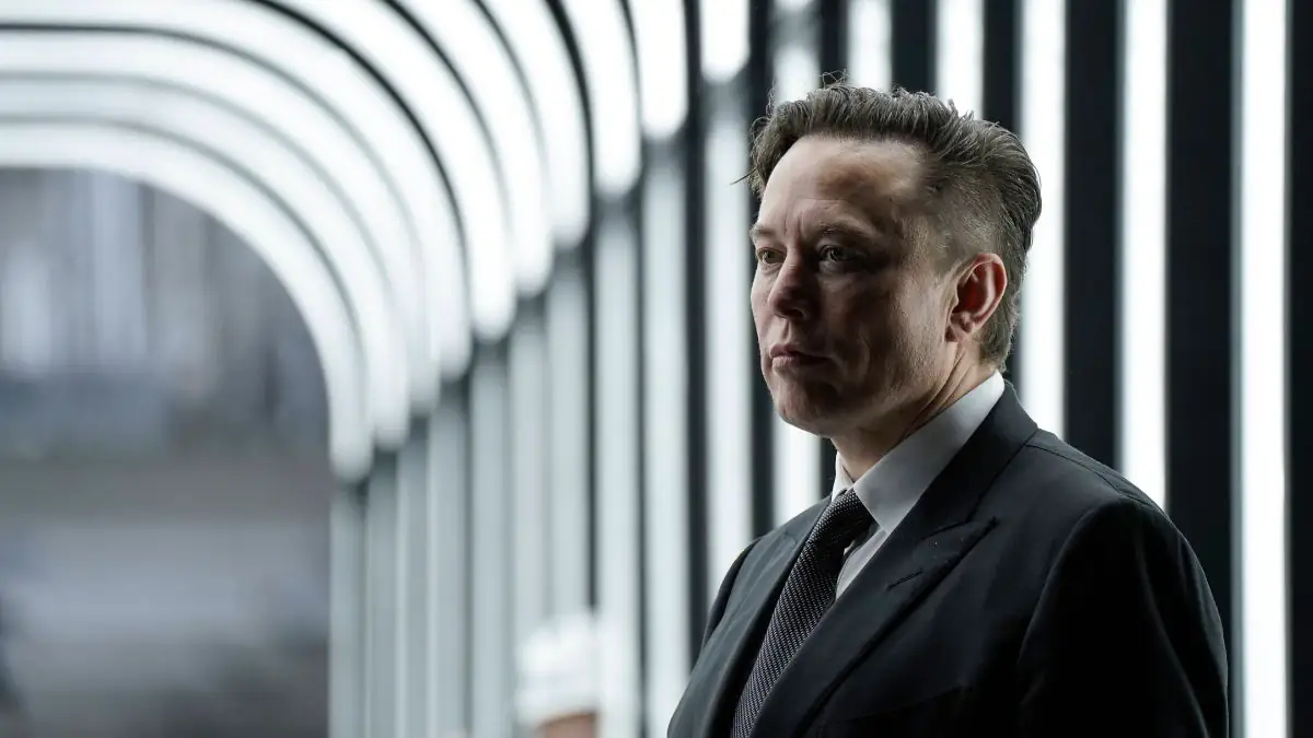 Vater von Elon Musk lästert über seinen Sohn und zerstört ihn