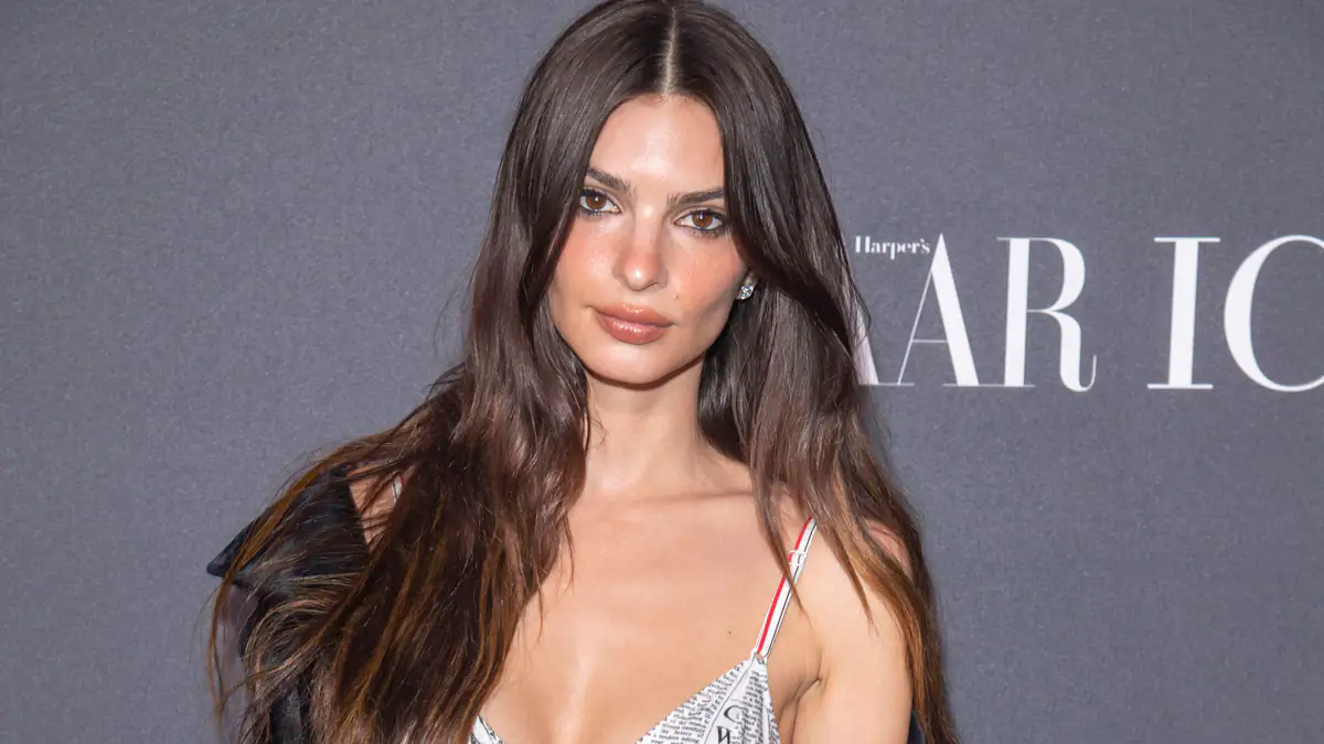 Nacktbaden mit ihrem Sohn: Emily Ratajkowski löst Shitstorm aus