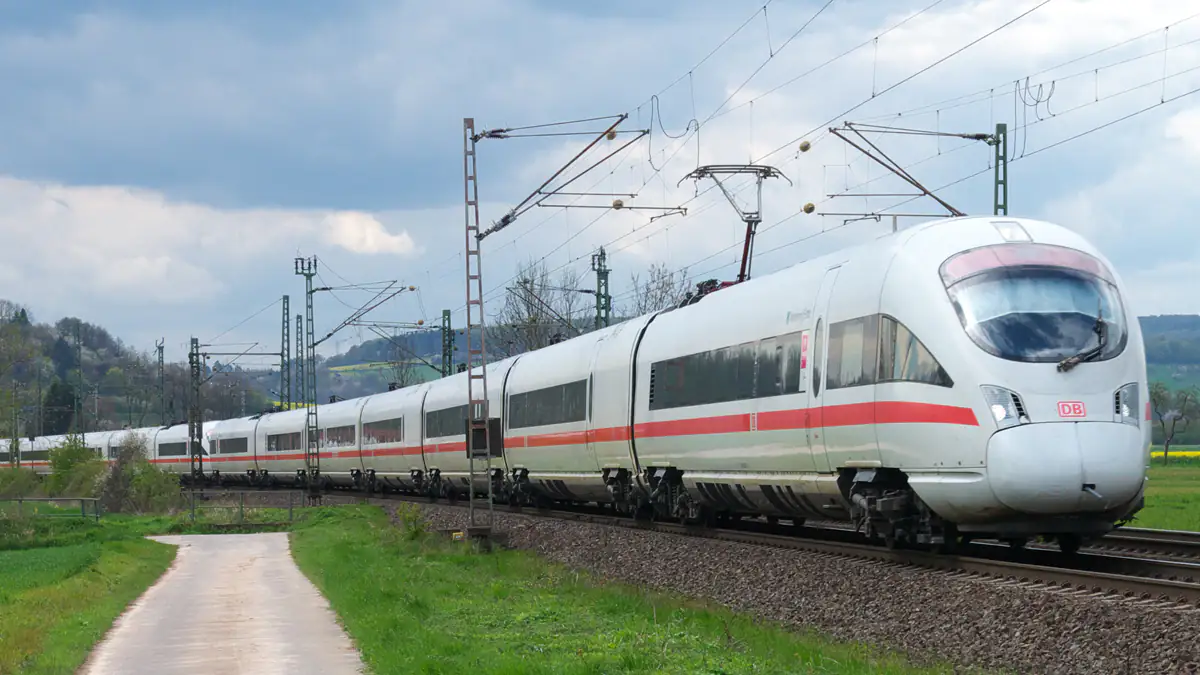 Während Dreharbeiten: Bahn-Mitarbeiter verprügelt NDR-Reporter