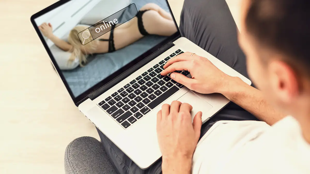 Umfrage enthüllt Porno-Konsum am Arbeitsplatz