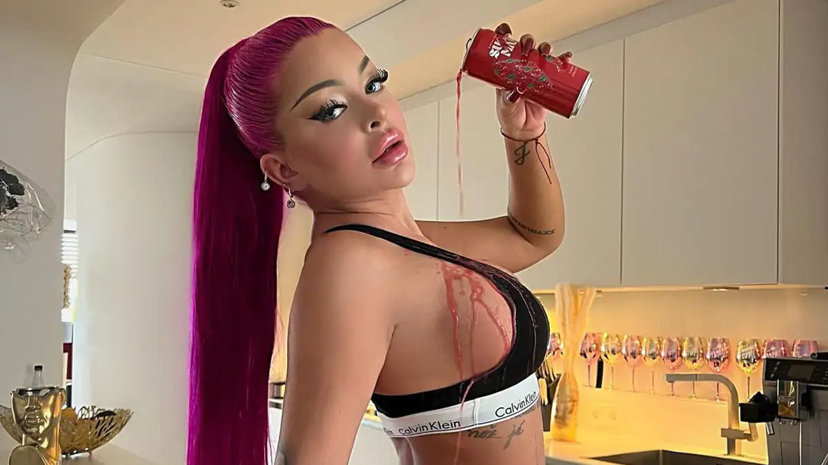 Halbnackt auf Instagram: So sexy badet Rapperin Katja Krasavice