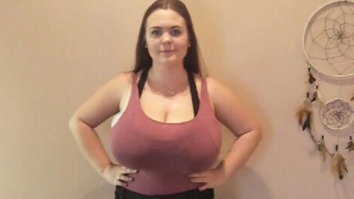 Brüste wachsen immer weiter: Sheridan trägt Körbchengröße O