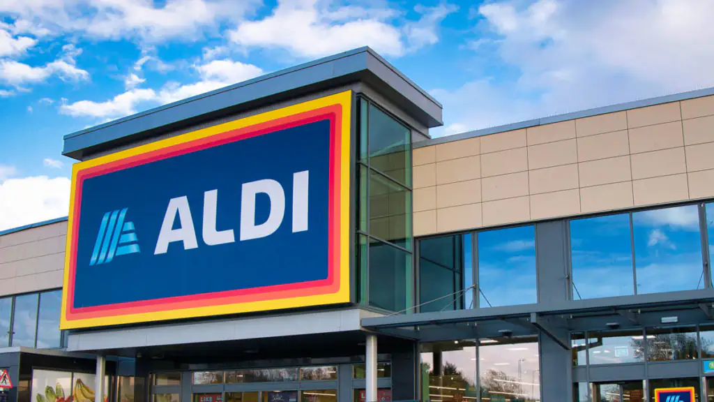 Ein moderner Supermarkt des Discounters Aldi