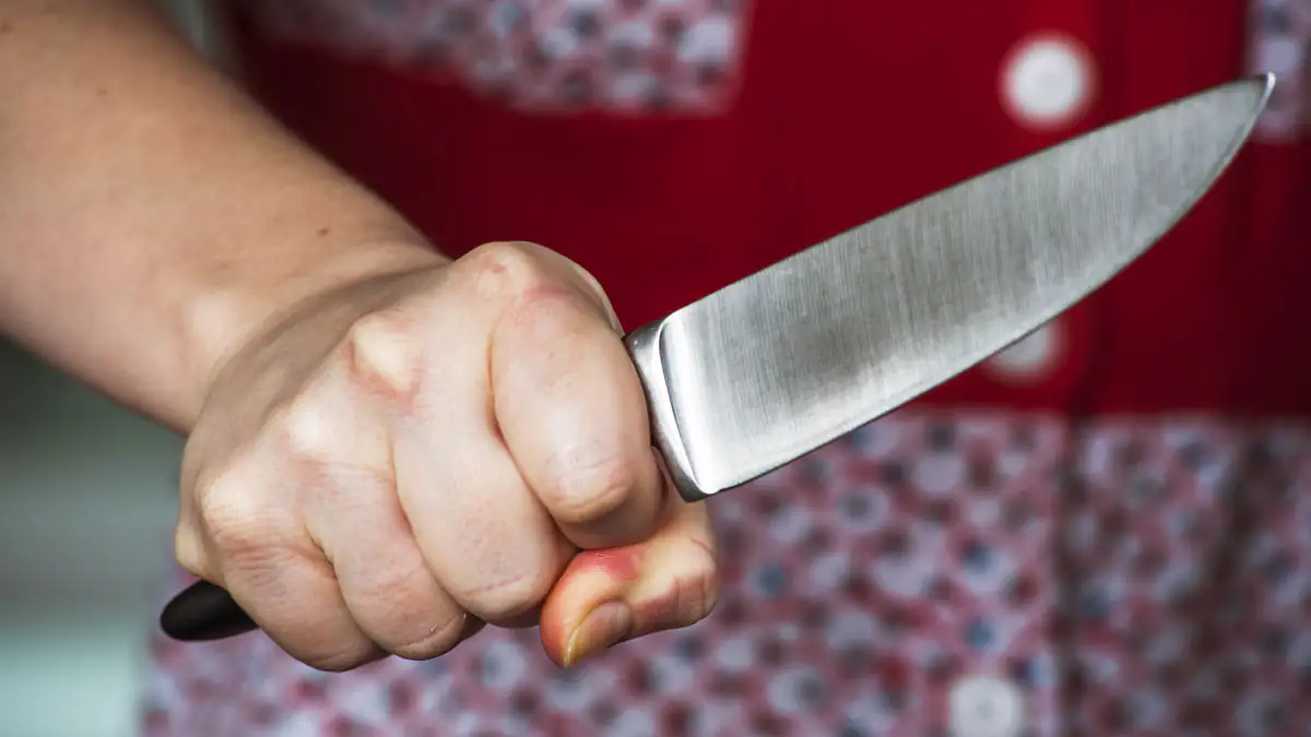 Weil er ihre Tochter vergewaltigen wollte: Mutter schneidet ihrem Freund den Penis ab