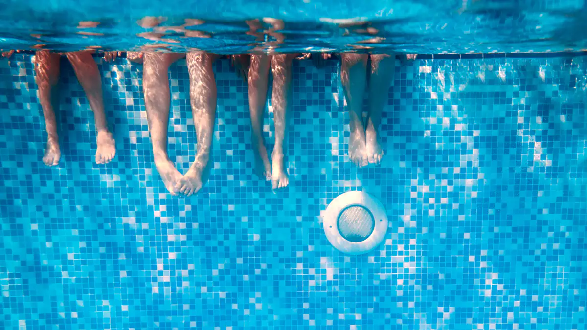 In Berliner Schwimmbad: Oben-Ohne-Baden für alle gefordert