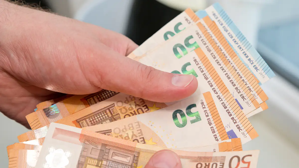 Mit diesem Gehalt gilt man in Deutschland als arm