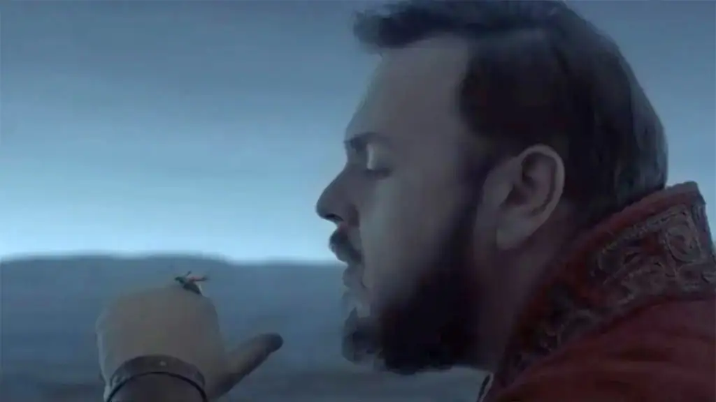 Mit John Bradley ist ein ehemaliger GOT-Star vertreten