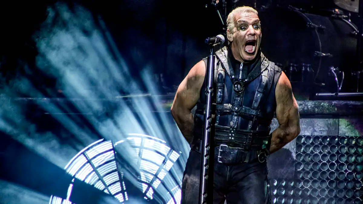 „Verzweifelter Kontaktversuch“: Shelby Lynn enthüllt neue Details über Lindemann