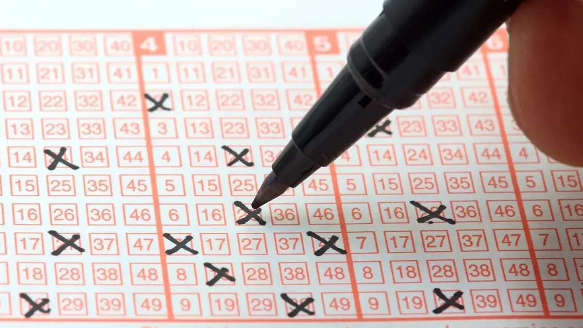 Nachdem er sein System änderte: Mann knackt Jackpot und gewinnt 117 Millionen Euro