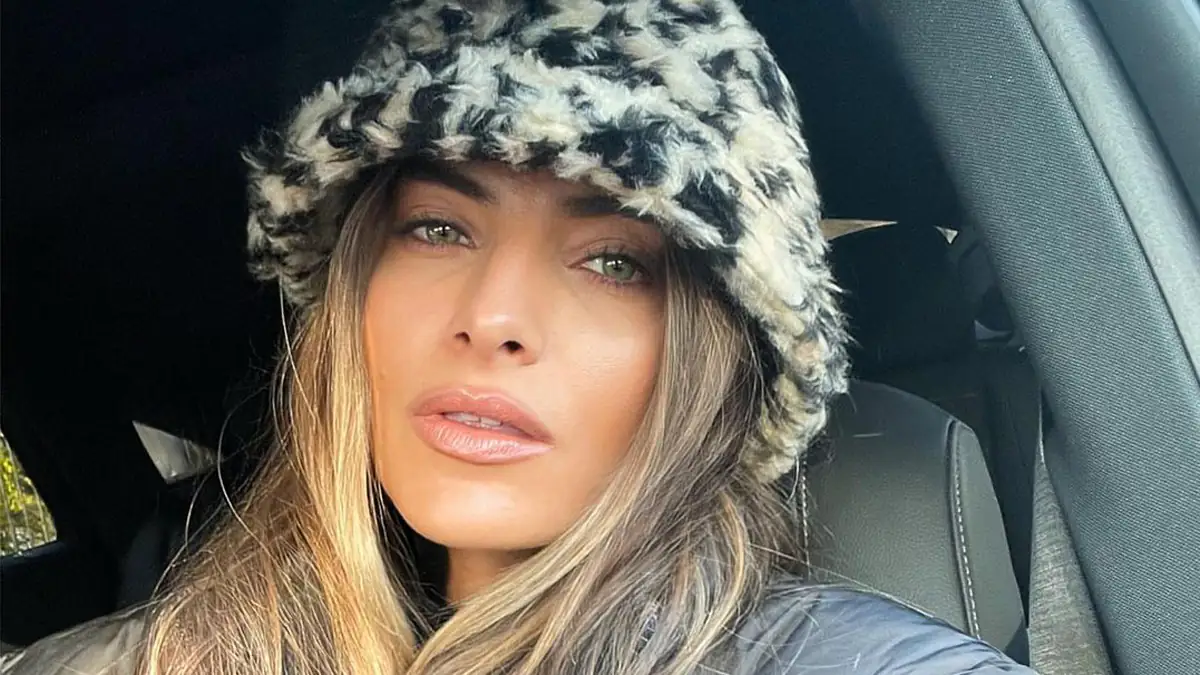 „Granate“: Sophia Thomalla zeigt sich im heißen Cut-Out-Kleid