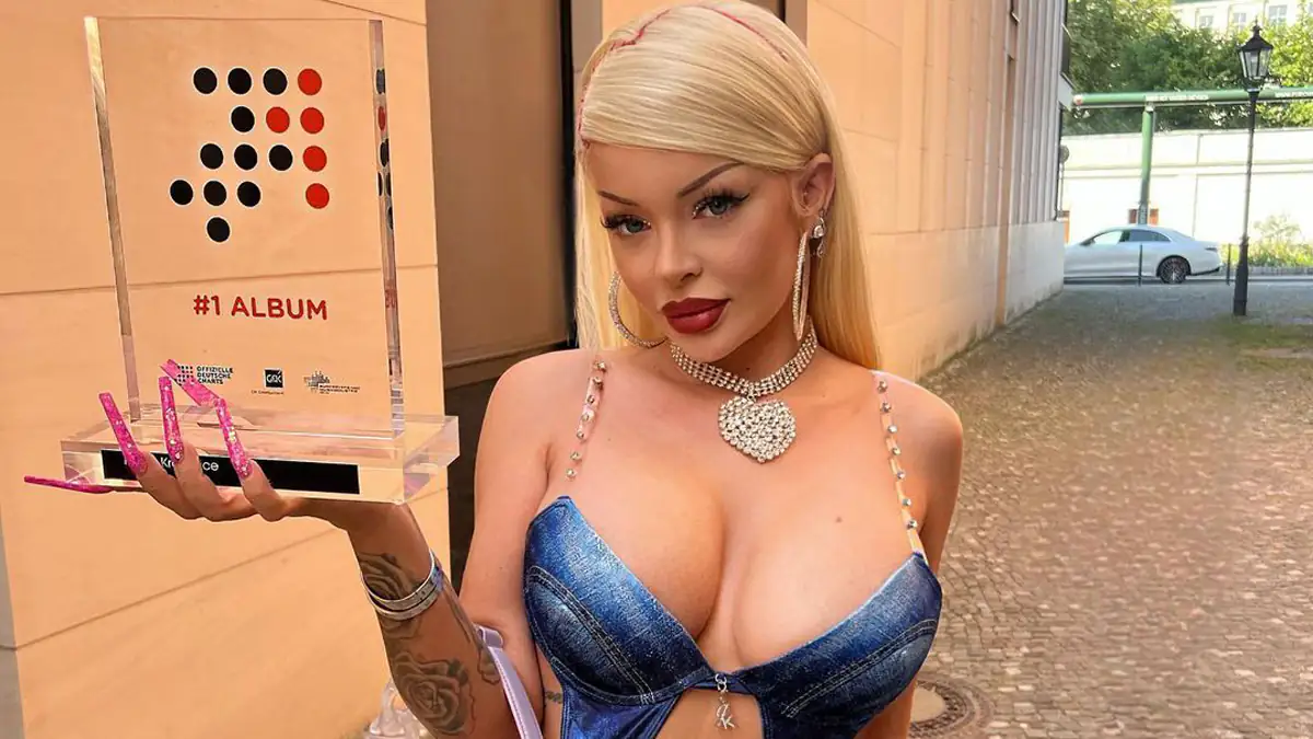 Katja Krasavice zeigt sich halbnackt und schockt Fans mit neuem Tattoo
