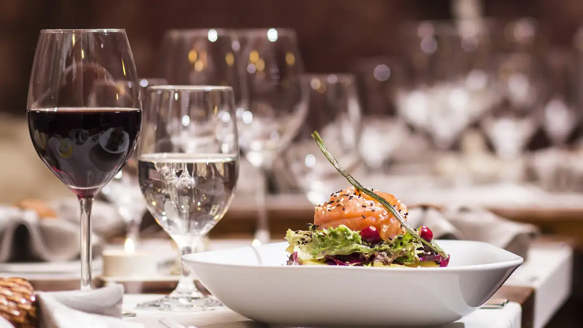 Bis zu 35 Euro: Erste Restaurants in Deutschland verlangen Eintrittsgeld