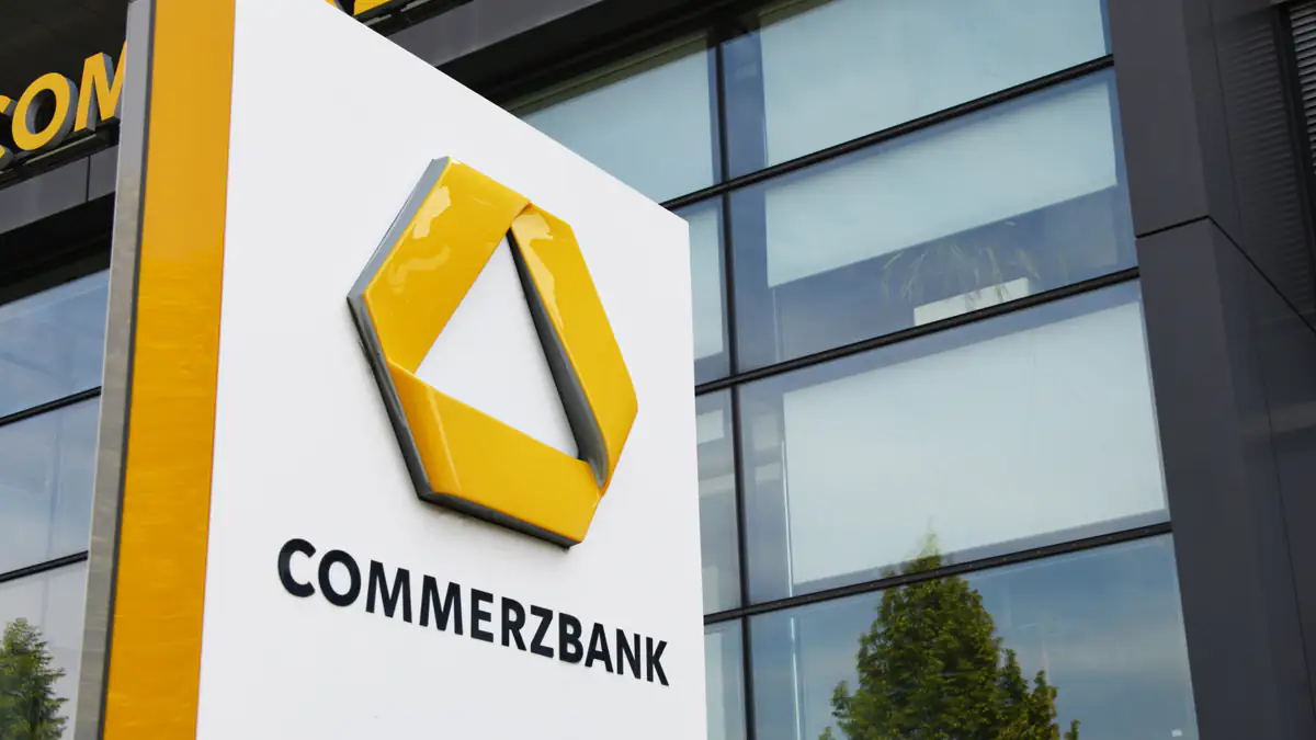 Millionen Euro fehlen: Kriminelle räumen Commerzbank-Konten leer