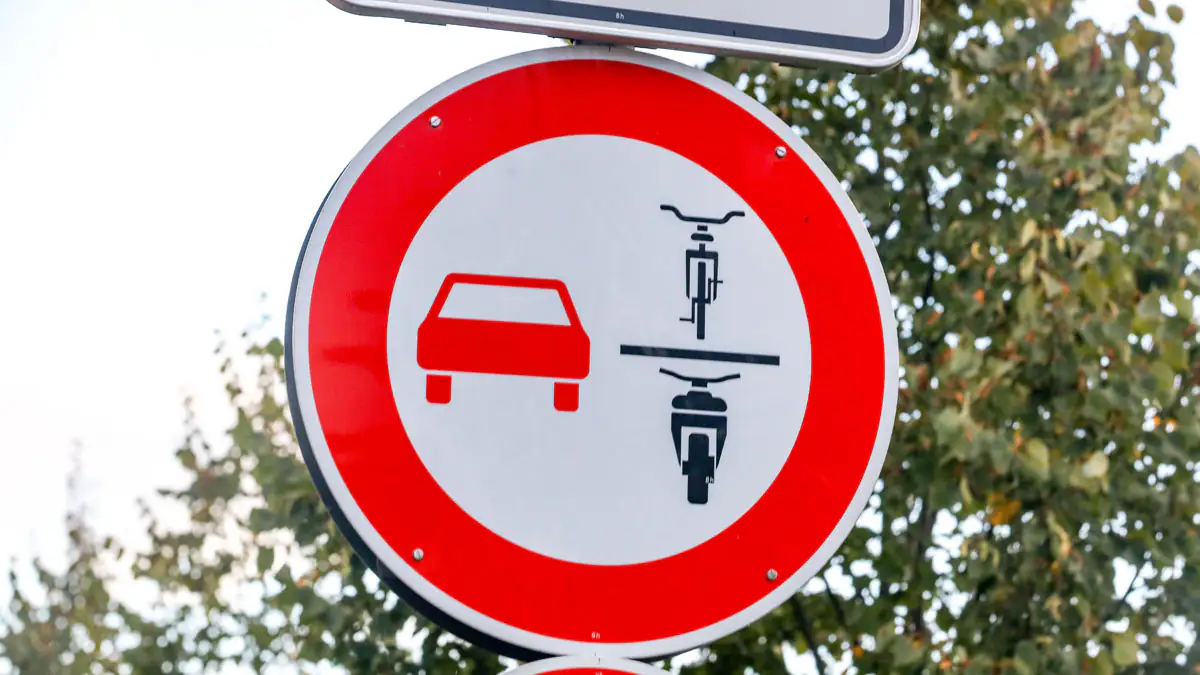 Viele wissen es nicht: Was muss man bei diesem Verkehrszeichen beachten?