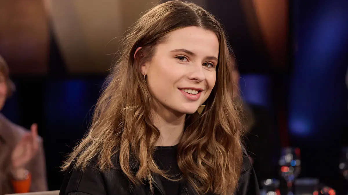 Für das Klima: Luisa Neubauer provoziert mit gewagtem Outfit – „Hot, Hotter, Dead“