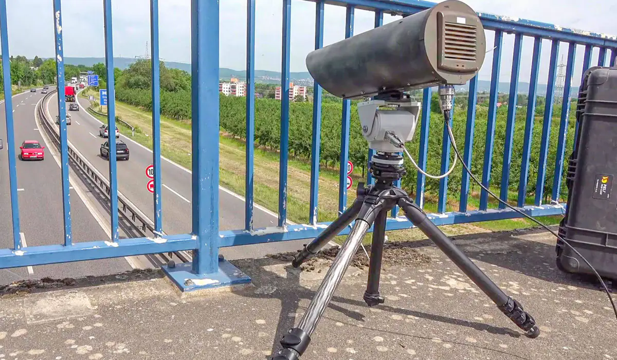 Mit dem Smartphone am Steuer erwischt: Erstes Bundesland führt neue Handy-Blitzer ein