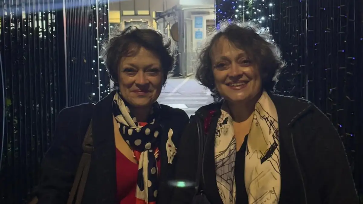 Shining Horror-Zwillinge Lisa und Louise Burns heute