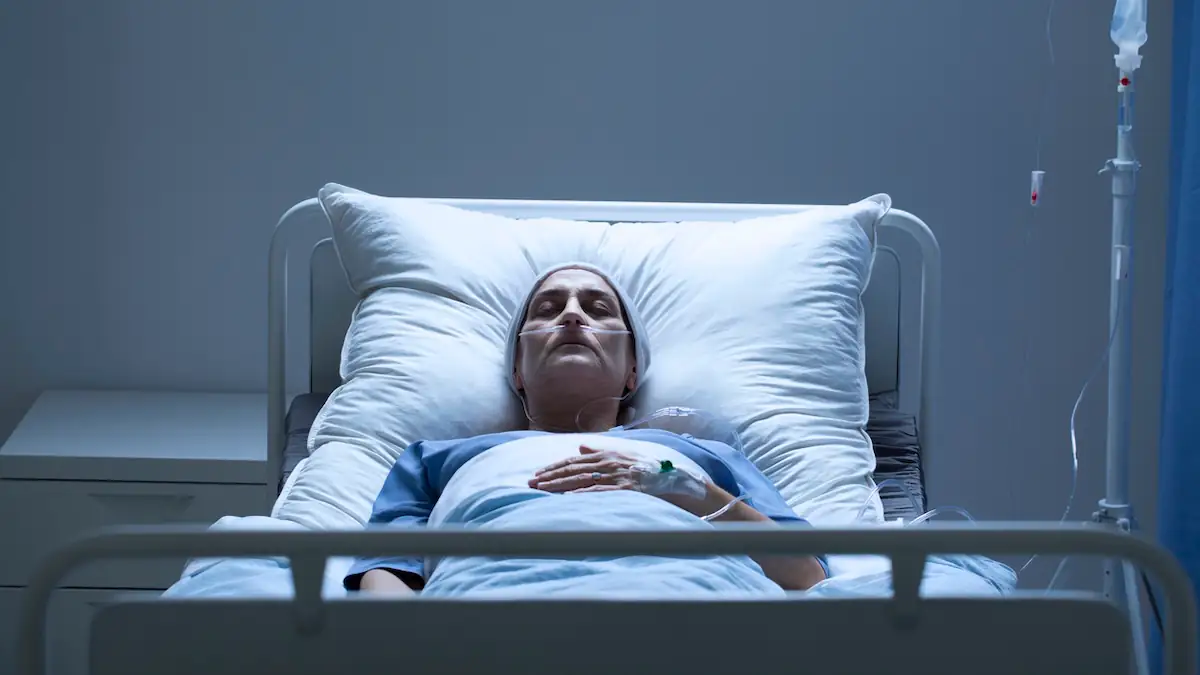 Bewegung kurz vor dem Tod: Frau im Sterbebett