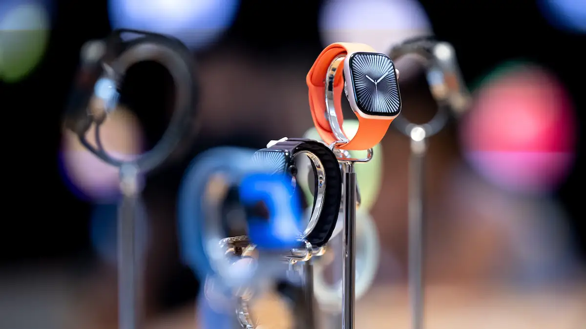 Apple Keynote: Verschiedene Modelle der Apple Watch Series 10 stehen im Apple Store in der 5th Avenue in Manhattan.