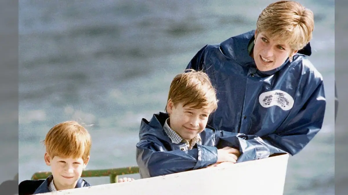 Prinzessin Diana mit ihren Söhnen William und Harry auf einem Boot im Jahr 1991