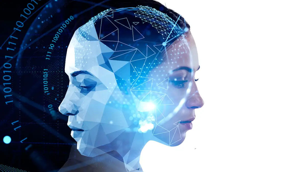 KI-Psychose: Geschäftsfrau mit Robotergesicht auf weißem Hintergrund.