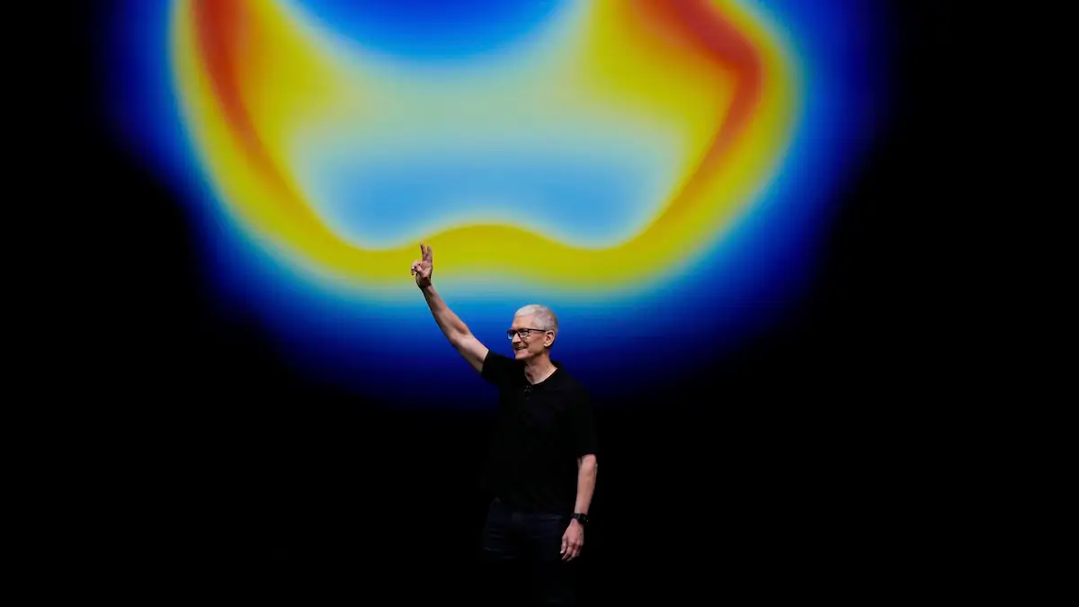 Samsung macht sich über Apple-Event lustig: Tim Cook bei der Keynote 2025