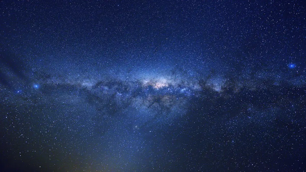 Milchstraße im Weltraum als Symbolbild für unsichtbare dunkle Materie