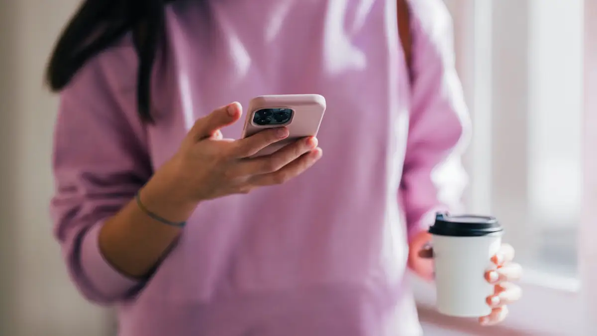 Viele Details: Was die Smartphone-Haltung alles über eine Person verrät