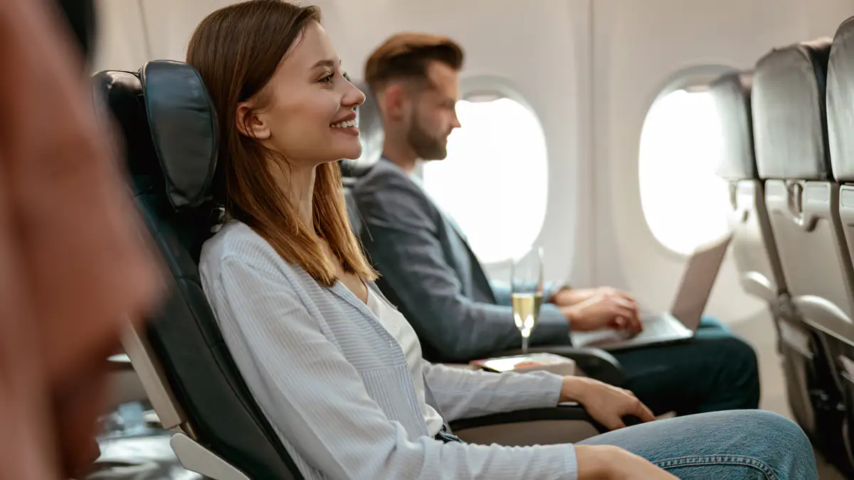 Ruhe im Flugzeug: Airline bietet Adults-only-Zone für Reisende ab 16 Jahren an