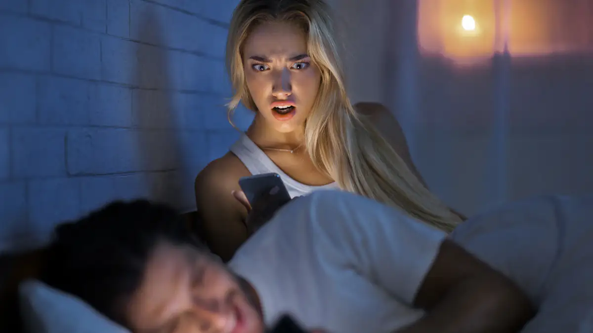 „Geheimcodes“ auf dem Smartphone: Privatdetektiv enthüllt, wie man Fremdgänger entlarven kann