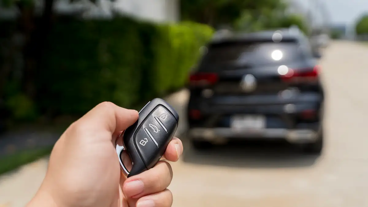 Autoschlüssel an den Kopf halten? Physiker gibt kuriosen Tipp