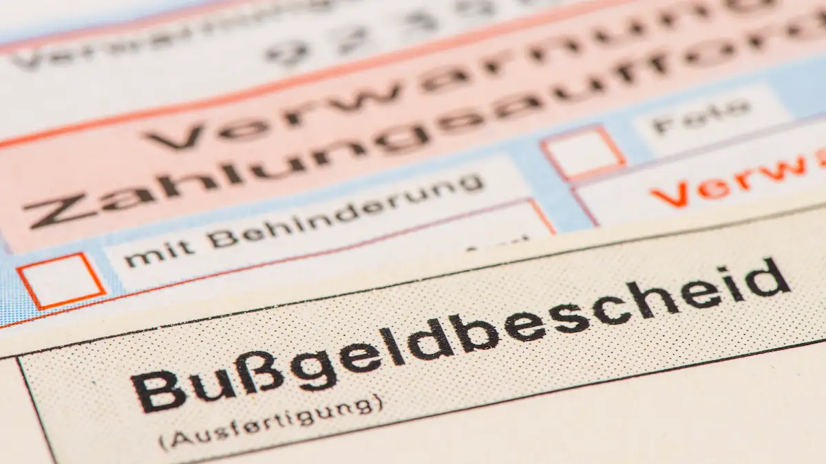 Blitzer: Bußgeldbescheid für Verstoß im Straßenverkehr