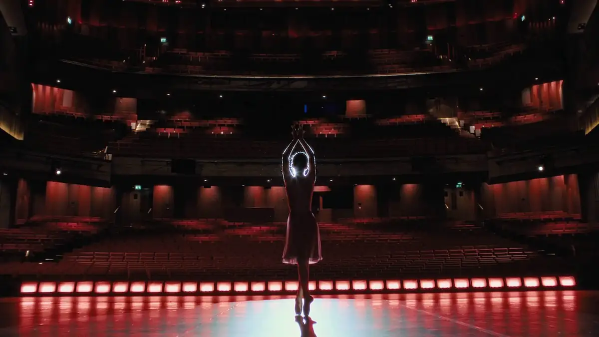 Horrorfilm bei Prime Video: Szene aus „Abigail“ mit Alisha Weir als Ballerina