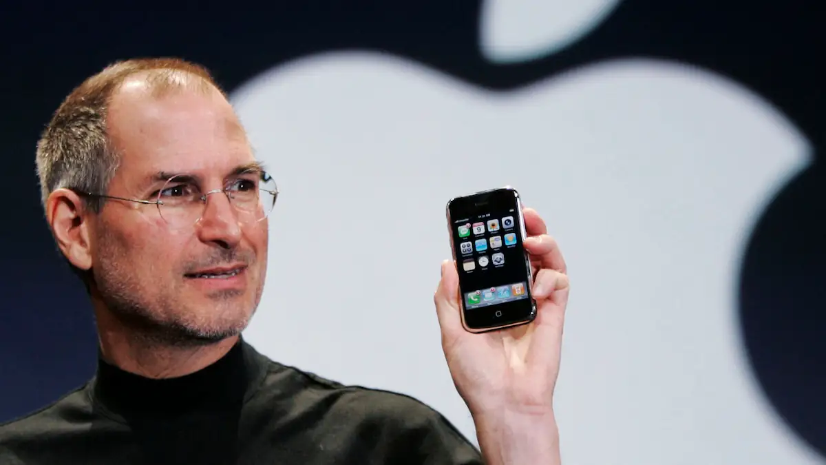 Apple-CEO Steve Jobs bei der Präsentation des ersten iPhones im Jahr 2007