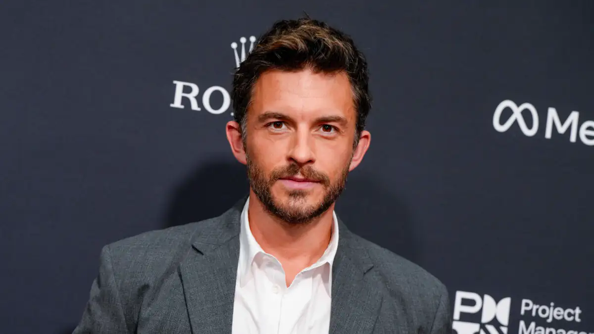 „Bridgerton“-Star Jonathan Bailey ist der neue „Sexiest Man Alive“
