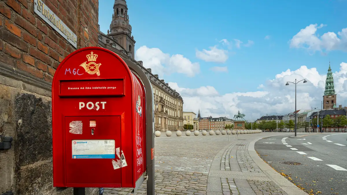 Roter Briefkasten in Kopenhagen