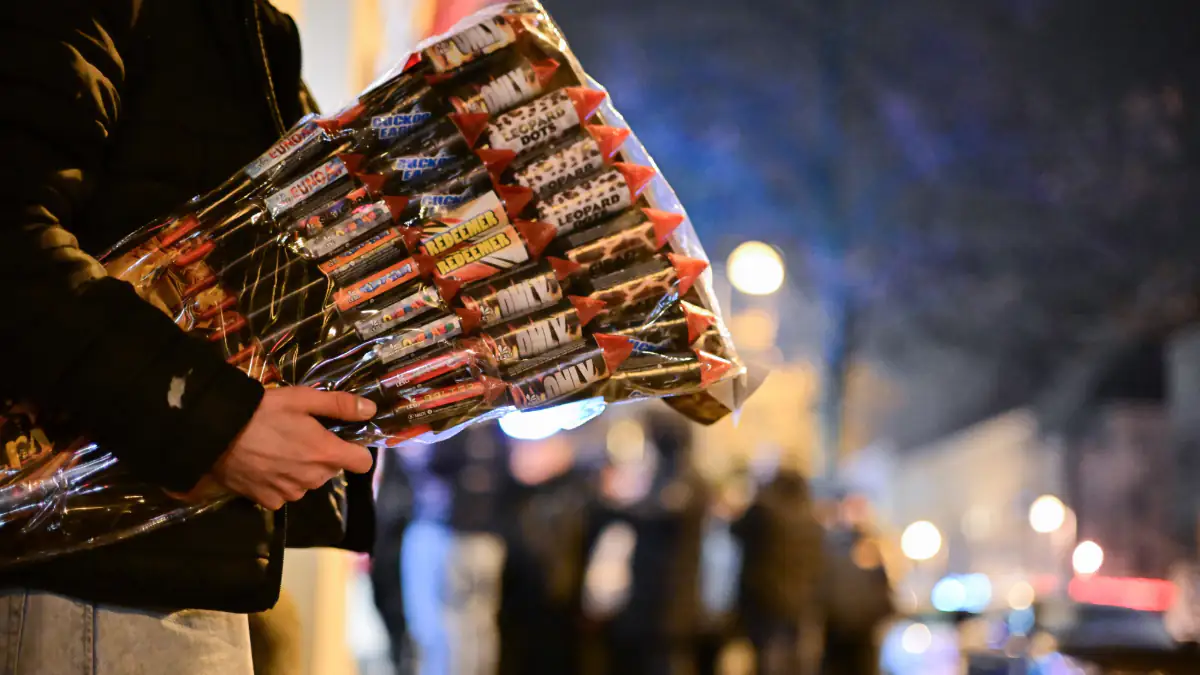 Bis zu 50.000 Euro Strafe: Zoll warnt vor illegalem Feuerwerk an Silvester