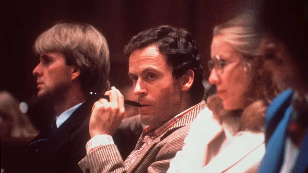 Ted Bundy bei seinem Prozess