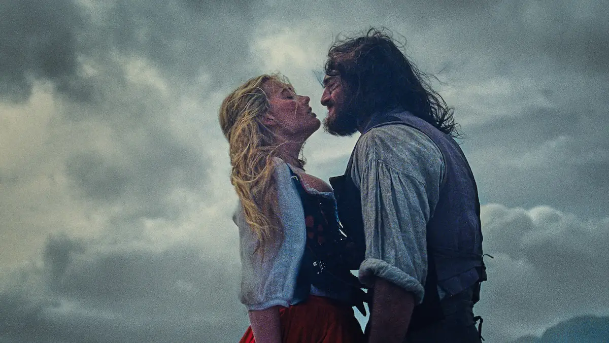 Margot Robbie und Jacob Elordi im Film „Sturmhöhe“