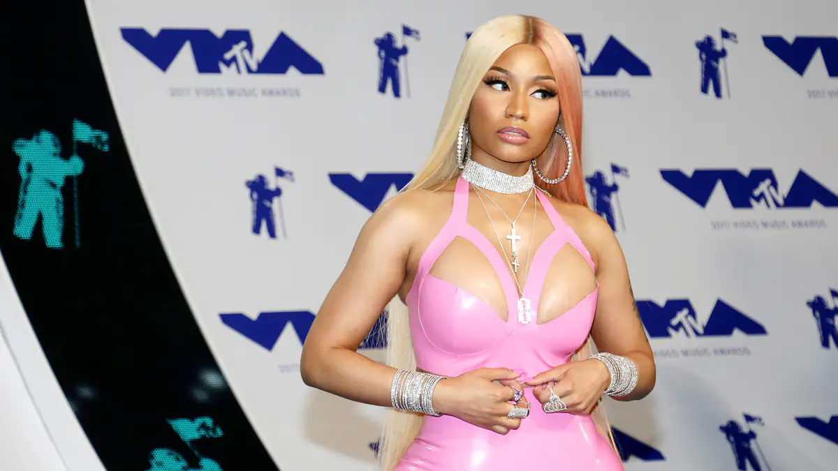 Nicki Minaj äußert sich zu Corona-Impfung und legt sich mit Johnson an