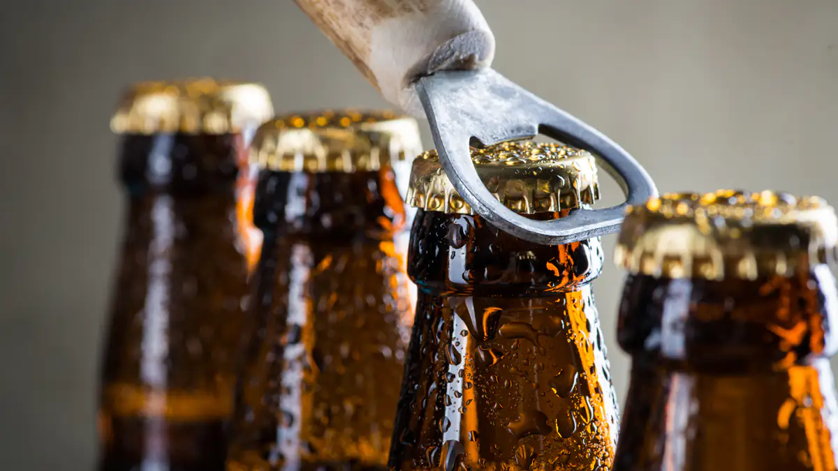 Wissenschaftler erklärt, wieso Flaschenbier nach Cannabis riecht