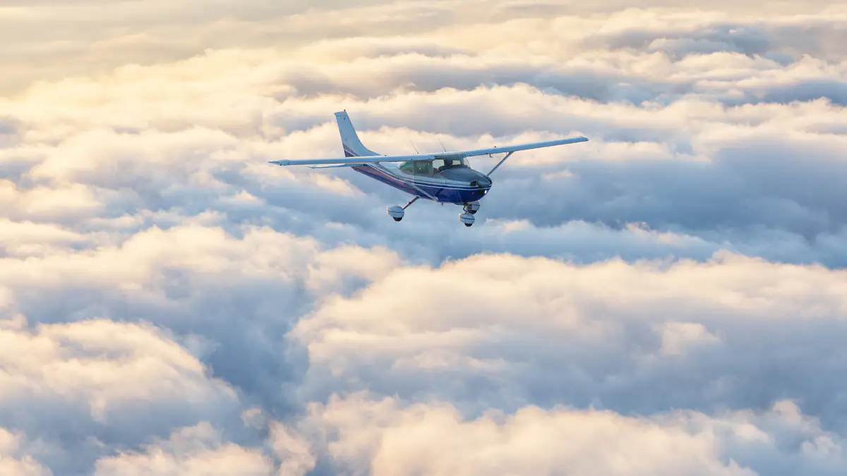 11-Jährige überlebt Flugzeugabsturz in den Armen ihres Vaters als Einzige