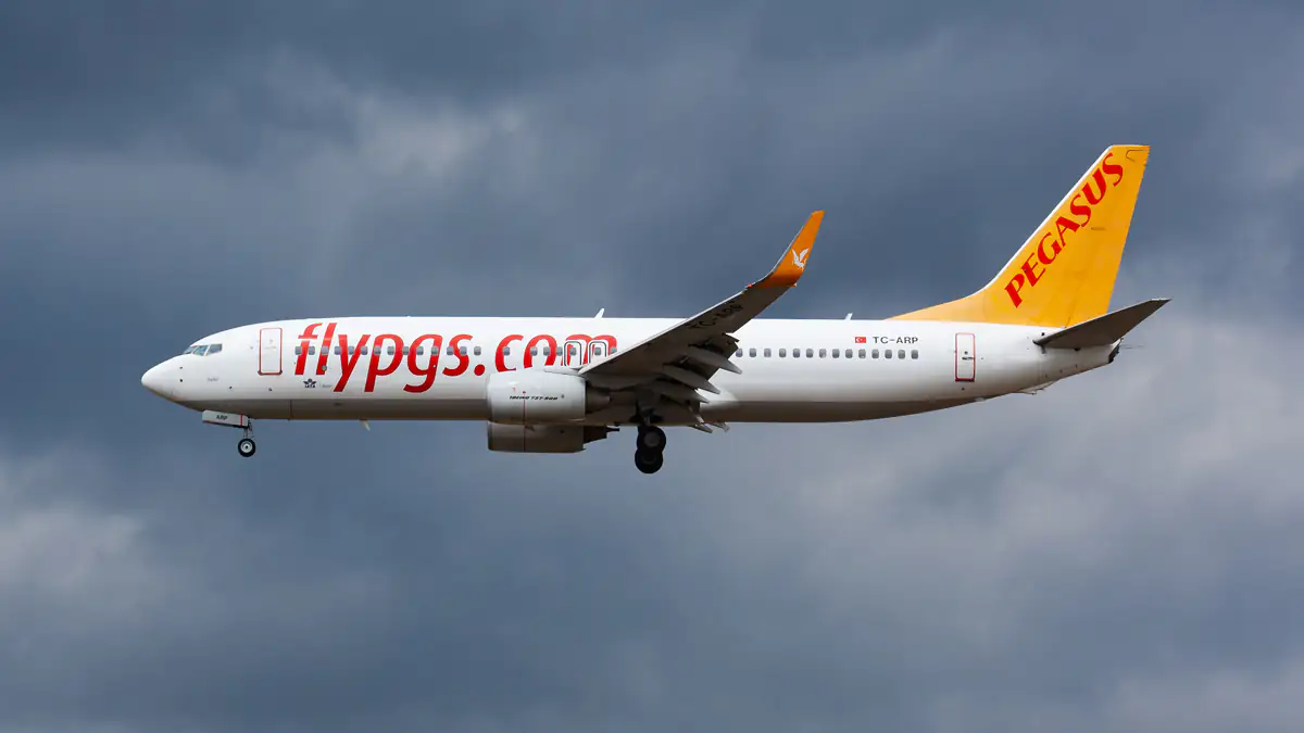 Corona-Infizierter sitzt tot im Flugzeug: Airline gibt Statement ab