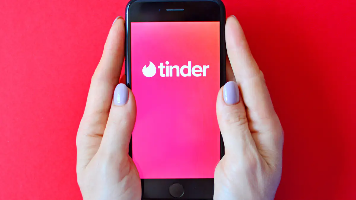 Tinder: Worauf Frauen bei der Suche wirklich achten