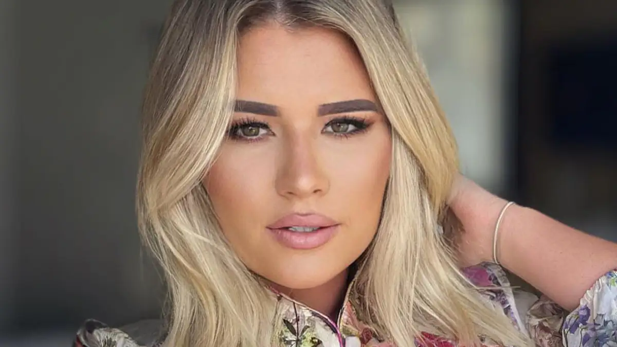 Heißeste Surflehrerin der Welt präsentiert XL-Oberweite auf Instagram